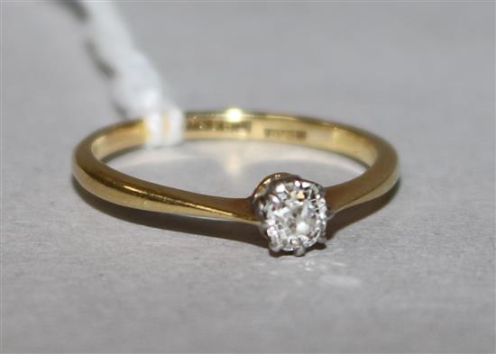 An 18ct gold and platinum solitaire diamond ring, size L.
